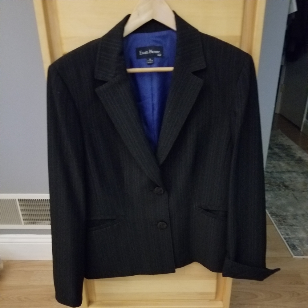 Suit women's